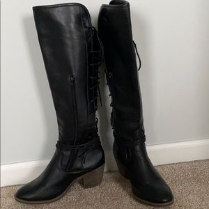 Black knee boots w: lace up shoe strings in back